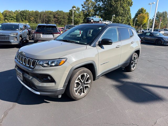 Used 2023 Jeep Compass Limited AWD/4WD image 2