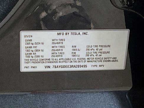 Used 2024 Tesla Model Y Long Range AWD/4WD image 32