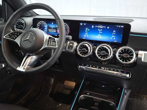 Certified 2026 Mercedes-Benz GLB 250 4MATIC image 11