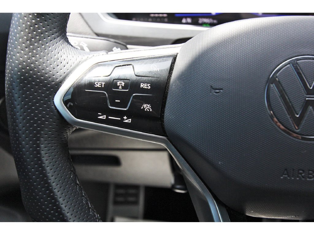 Used 2023 Volkswagen Tiguan SE R-Line FWD image 22