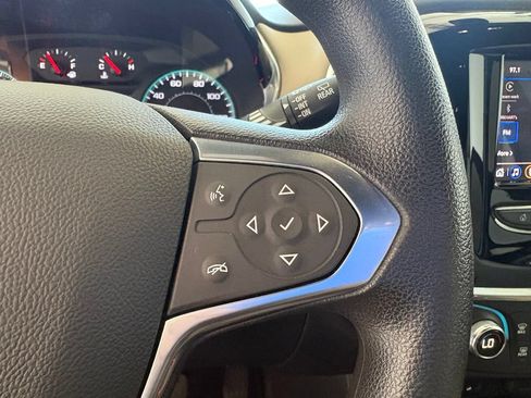 Used 2023 Chevrolet Traverse LS FWD image 5
