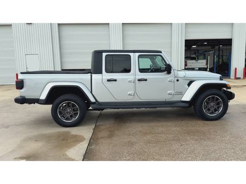 Used 2022 Jeep Gladiator Overland w/ Popular Equipment Package AWD/4WD image 9