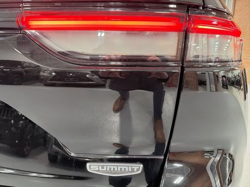 Used 2022 Jeep Grand Cherokee Summit w/ Luxury Tech Group V image 44