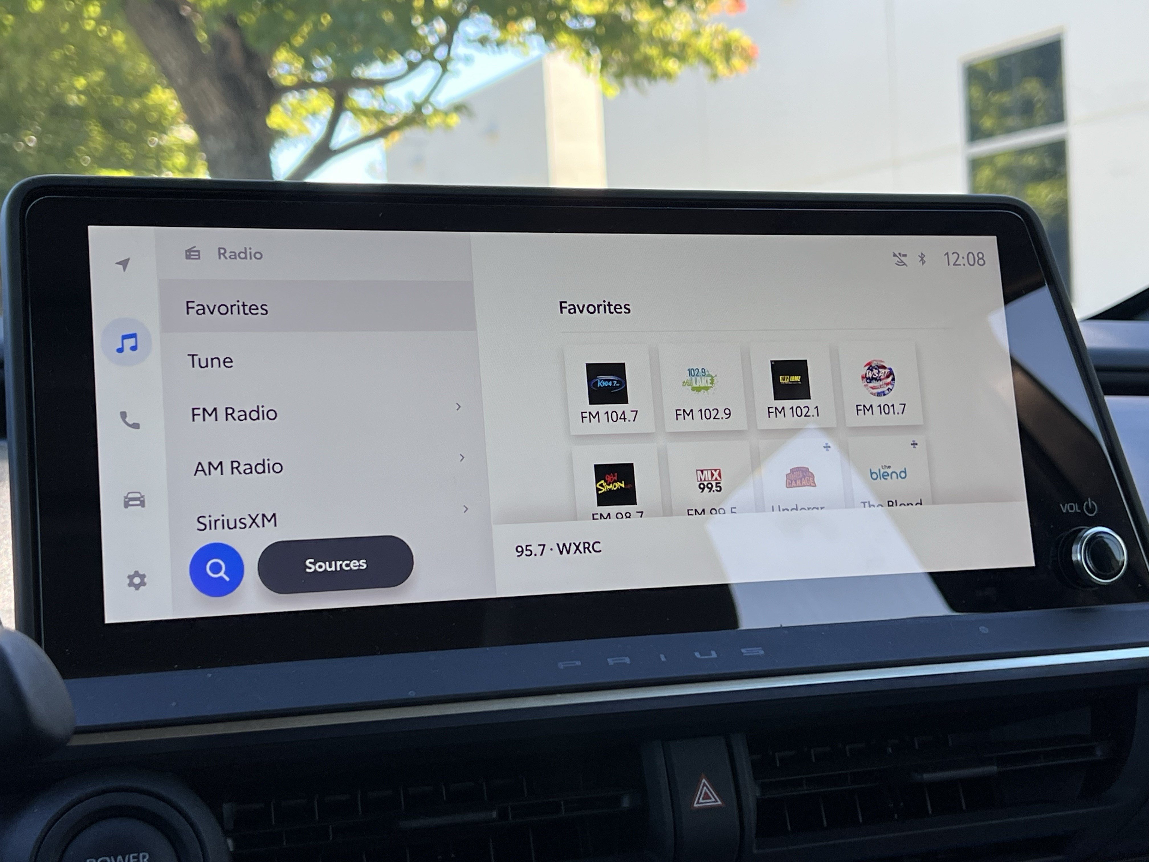 Used 2025 Toyota Prius XLE FWD image 23