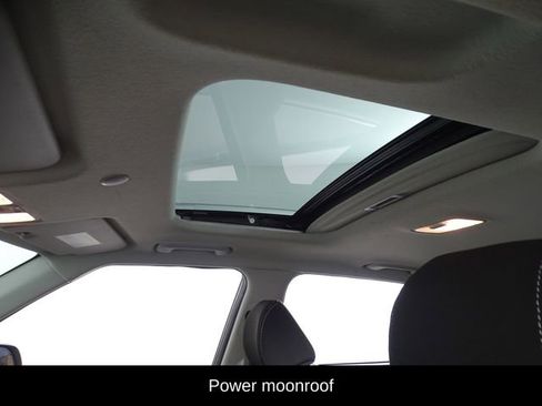 Used 2024 Hyundai Venue SEL image 9