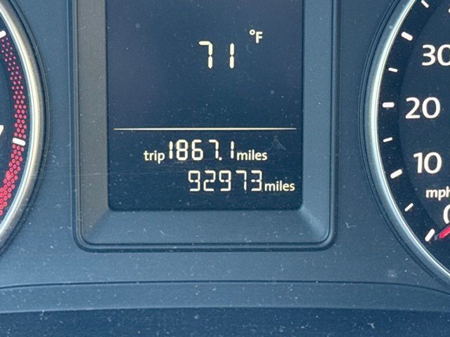 Used 2010 Volkswagen Jetta SE FWD image 13