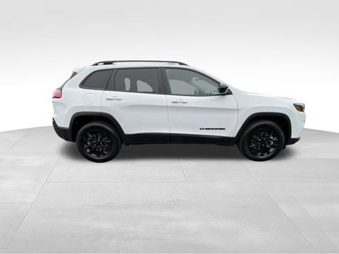 Used 2023 Jeep Cherokee Altitude Lux image 4