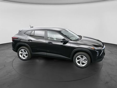 New 2026 Chevrolet Trax LS w/ LS Convenience Package FWD image 41