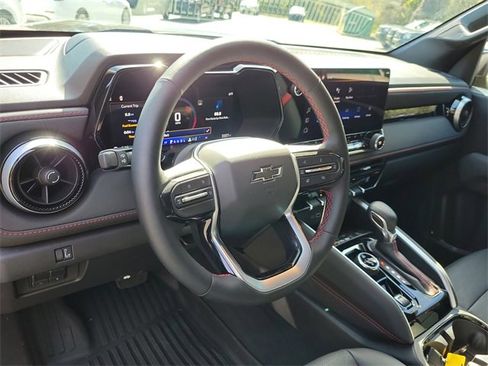 Used 2024 Chevrolet Colorado Z71 w/ Z71 Convenience Package 2 image 17