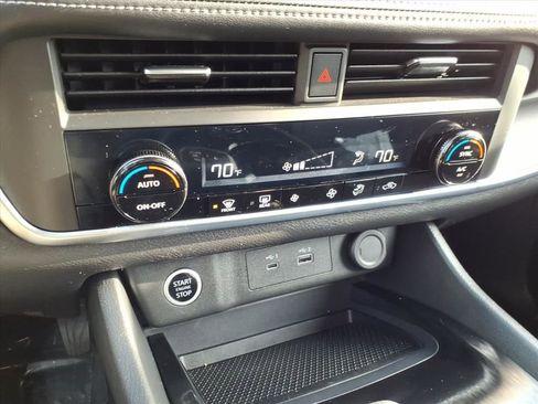 Used 2023 Nissan Rogue SV image 16