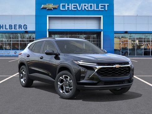 New 2026 Chevrolet Trax LT w/ Driver Confidence Package FWD image 7