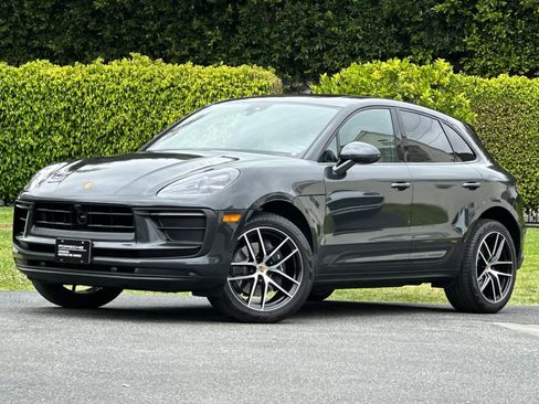 Certified 2025 Porsche Macan AWD/4WD image 1