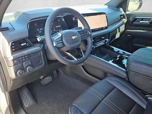 New 2026 Chevrolet Suburban High Country image 3