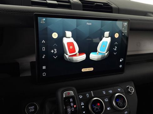 Used 2025 Land Rover Defender 110 S image 29