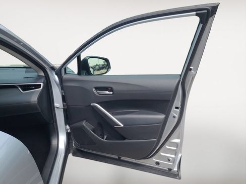 Used 2025 Toyota Corolla Cross XLE FWD image 22