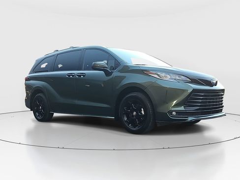 Used 2025 Toyota Sienna XLE Woodland Edition image 3