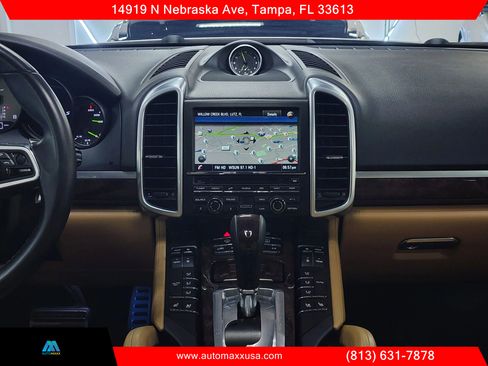 Used 2016 Porsche Cayenne S w/ Premium Package image 18