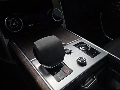 Used 2023 Land Rover Range Rover Long Wheelbase SE image 10