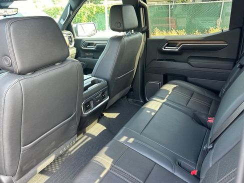 Used 2023 Chevrolet Silverado 1500 High Country w/ High Country Premium Package AWD/4WD image 32