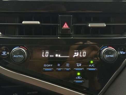 Used 2023 Toyota Camry SE FWD image 17