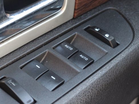 Used 2013 Ford F150 Lariat w/ Lariat Chrome Pkg image 19