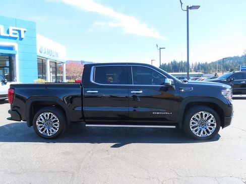 Used 2025 GMC Sierra 1500 Denali Ultimate AWD/4WD image 11