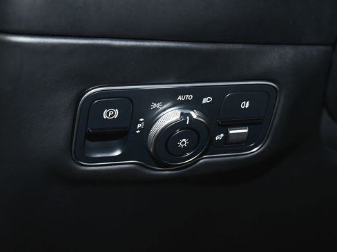 Used 2023 Aston Martin DBX AWD/4WD image 19