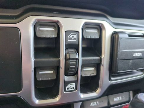 Used 2021 Jeep Wrangler Unlimited Sahara w/ Cold Weather Group AWD/4WD image 29