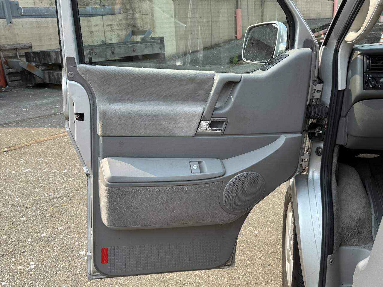 Used 2003 Volkswagen Eurovan MV FWD image 8