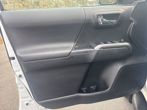 Used 2023 Toyota Tacoma TRD Sport w/ Technology Package image 33