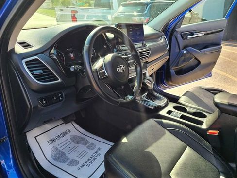 Used 2021 Kia Seltos SX w/ SX Sunroof Package image 11