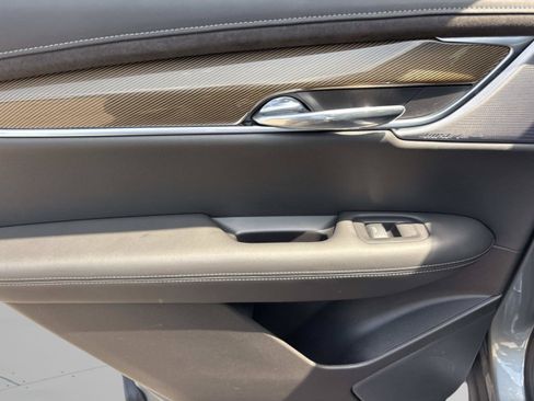 Used 2023 Cadillac XT6 Premium Luxury w/ Platinum Package FWD image 18