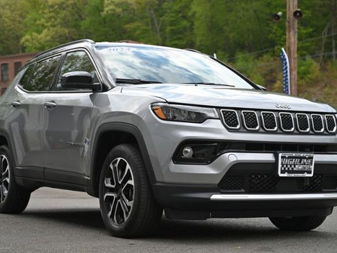 Used 2024 Jeep Compass Limited AWD/4WD image 7