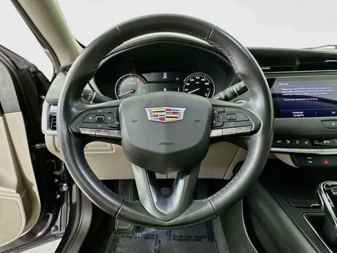 Used 2023 Cadillac XT4 Luxury FWD image 16