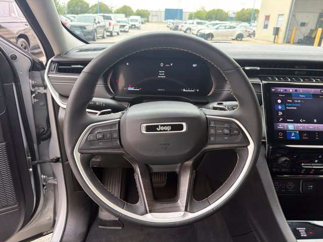 Used 2023 Jeep Grand Cherokee Limited AWD/4WD image 25