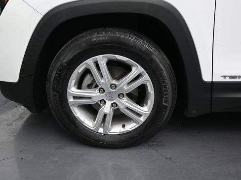 Used 2023 GMC Terrain SLE FWD image 9