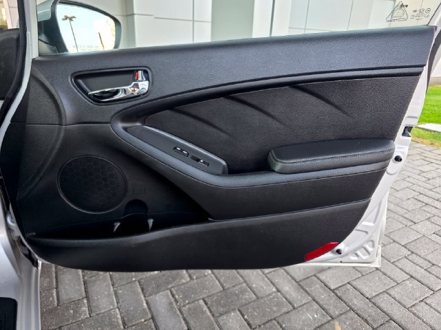 Used 2017 Kia Forte EX w/ EX Premium Plus Package FWD image 9