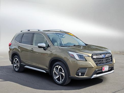 Used 2022 Subaru Forester Touring AWD/4WD image 6