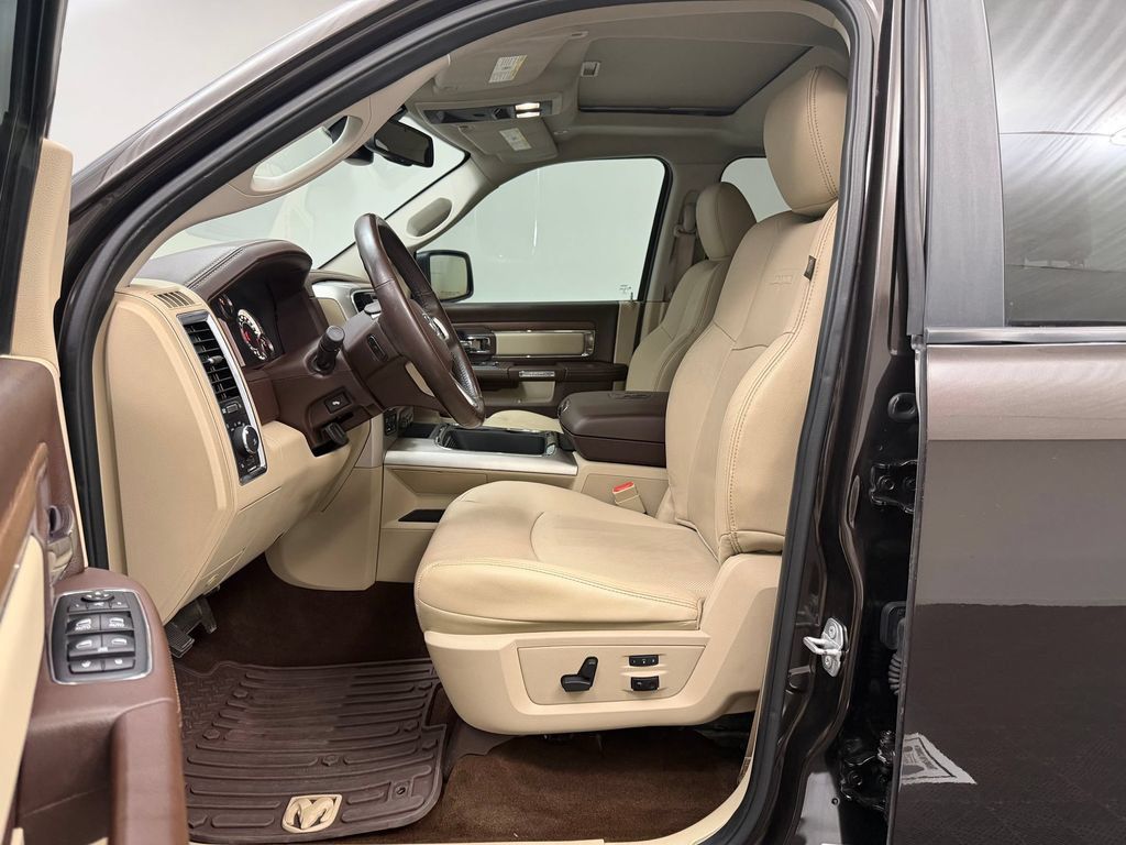 Used 2017 RAM 1500 Laramie w/ Convenience Group AWD/4WD image 5