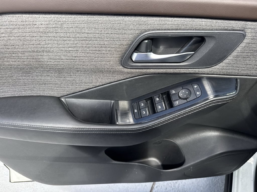 Used 2023 Nissan Rogue SV AWD/4WD image 40