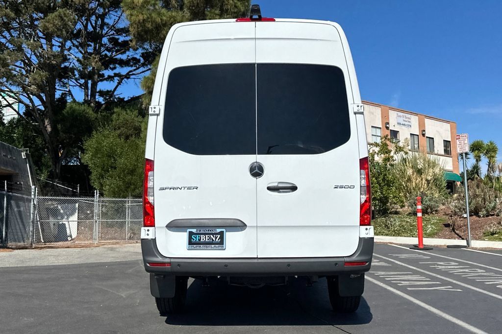 Used 2025 Mercedes-Benz Sprinter 2500 image 5