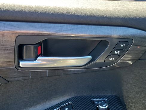 Used 2023 Toyota Highlander Limited image 25