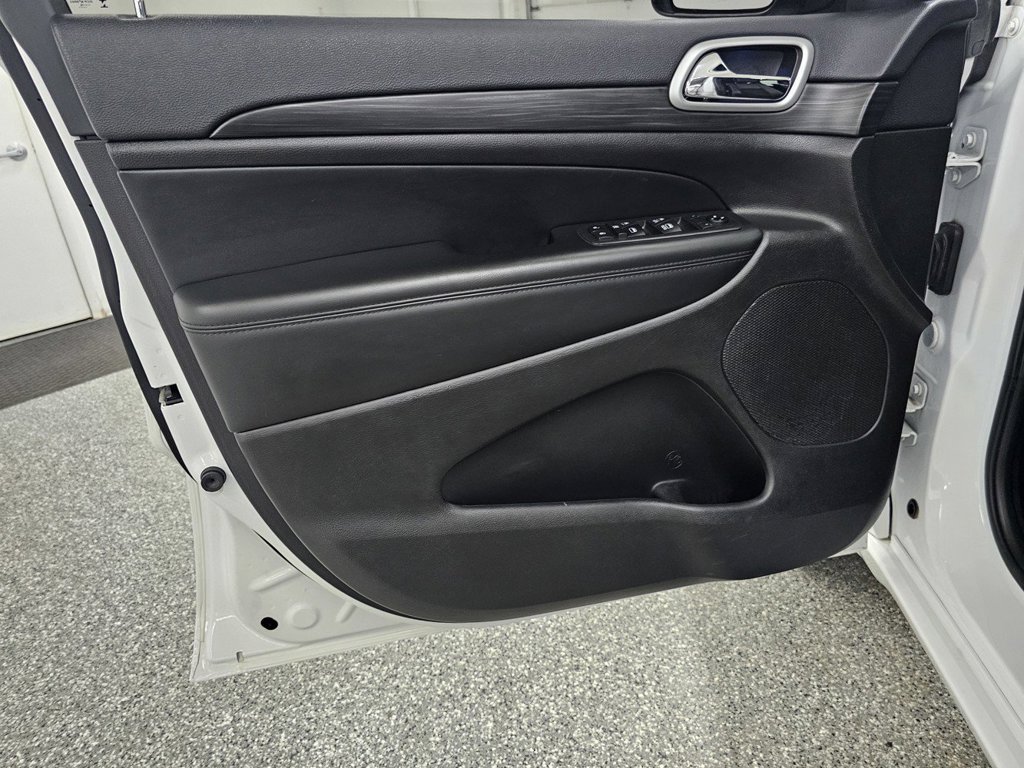 Used 2019 Jeep Grand Cherokee Altitude AWD/4WD image 14