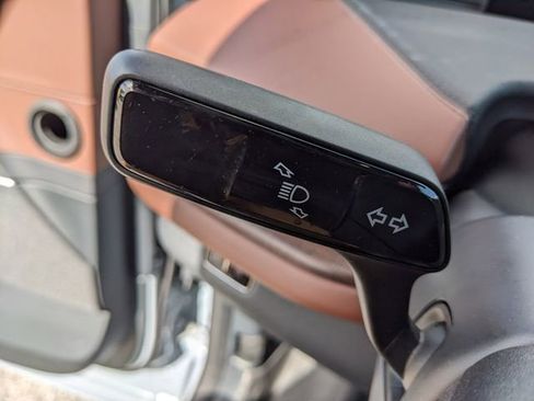 Used 2025 Lincoln Navigator Reserve image 32