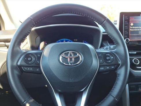 Certified 2022 Toyota Corolla Cross XLE image 29