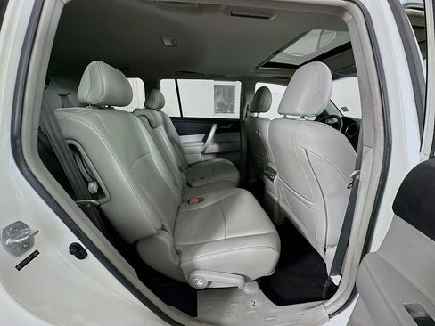 Used 2013 Toyota Highlander SE FWD image 28