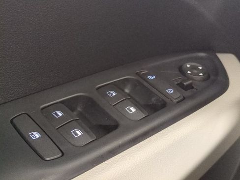 Used 2023 Hyundai Venue SEL FWD image 29