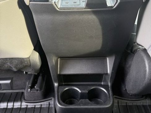 Used 2025 Toyota Sienna XLE image 35