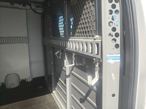 Used 2014 Chevrolet Express 3500 RWD image 8