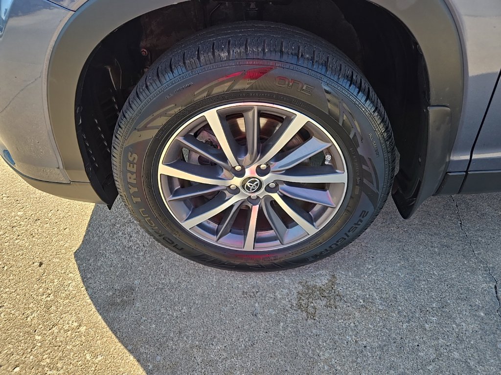 Used 2019 Toyota Highlander XLE FWD image 25